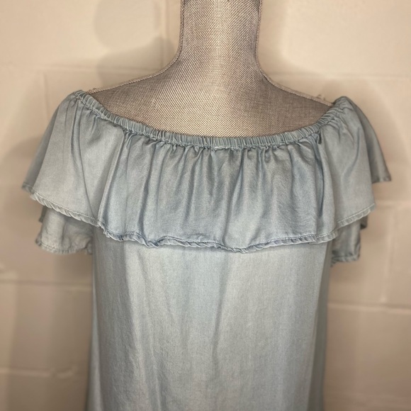 ⭐️Free Heart by Stitch Fix Light Blue Denim Ruffle Off-Shoulder Dress Sz small - Picture 2 of 8
